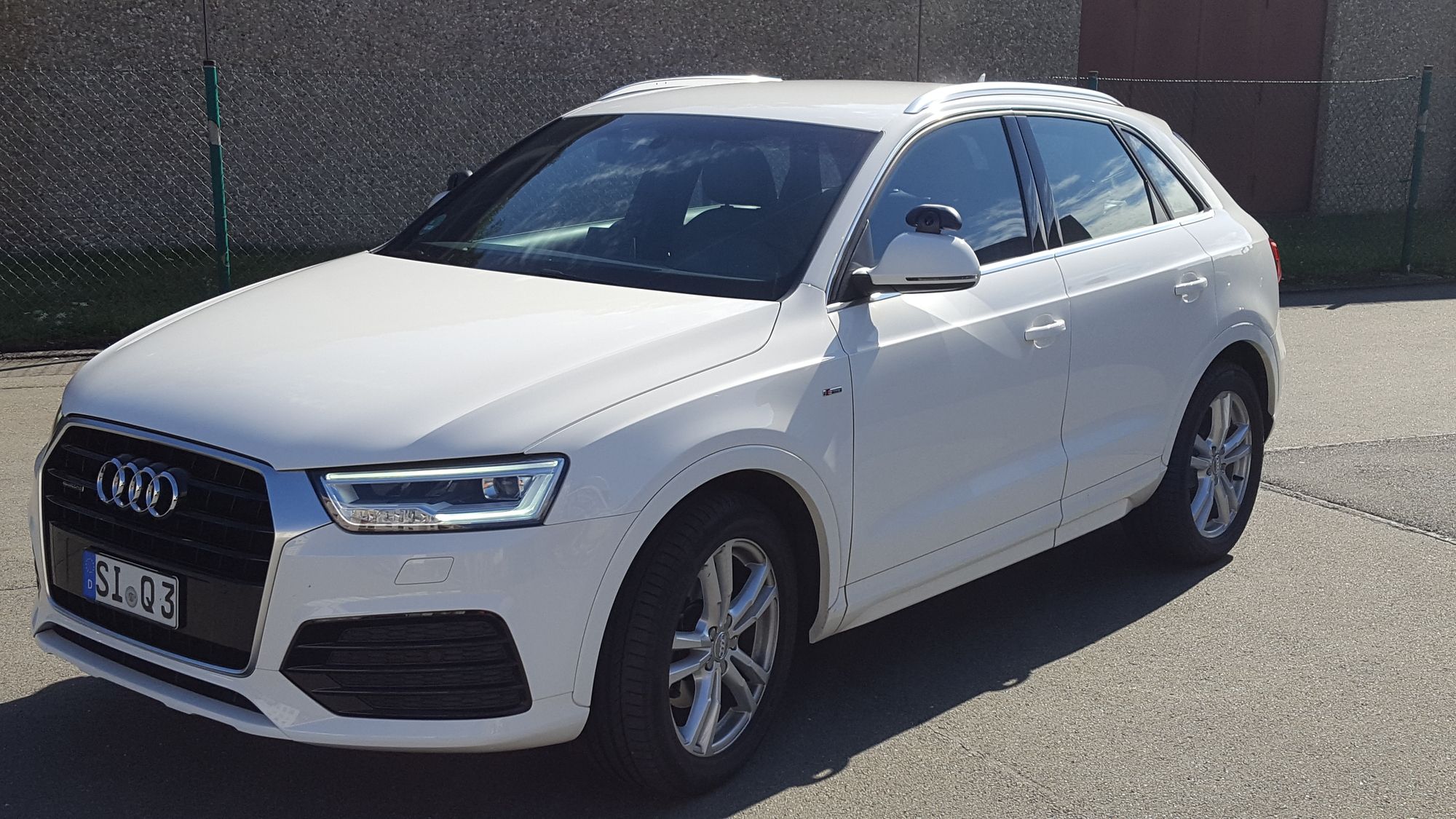 Weißer Audi als Fahrschulwagen